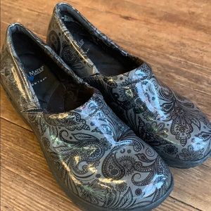 Nurse mates pillow top shoes. Worn once.